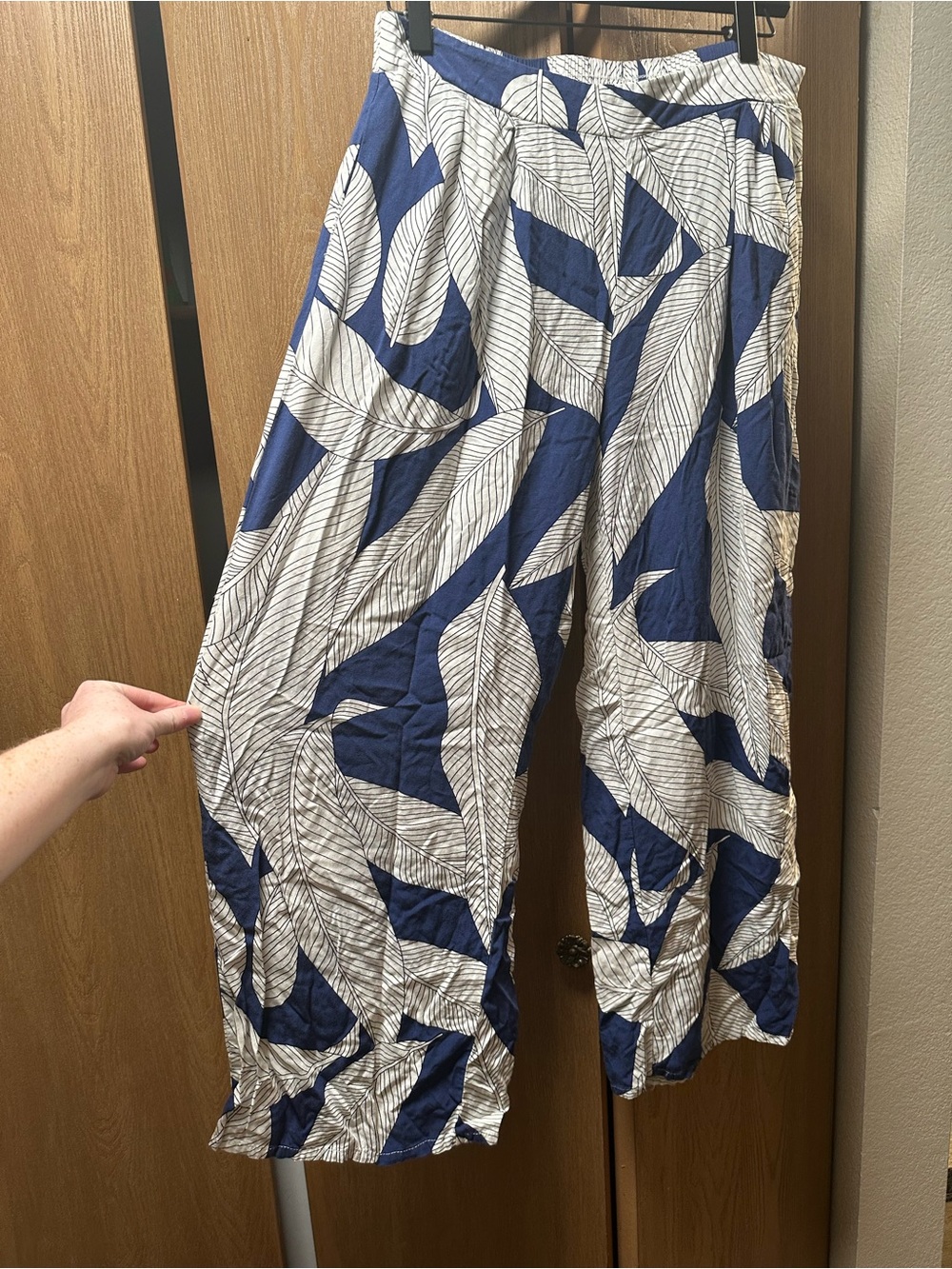 Milk & Honey Women's Wide-Leg Leaf Print Pants